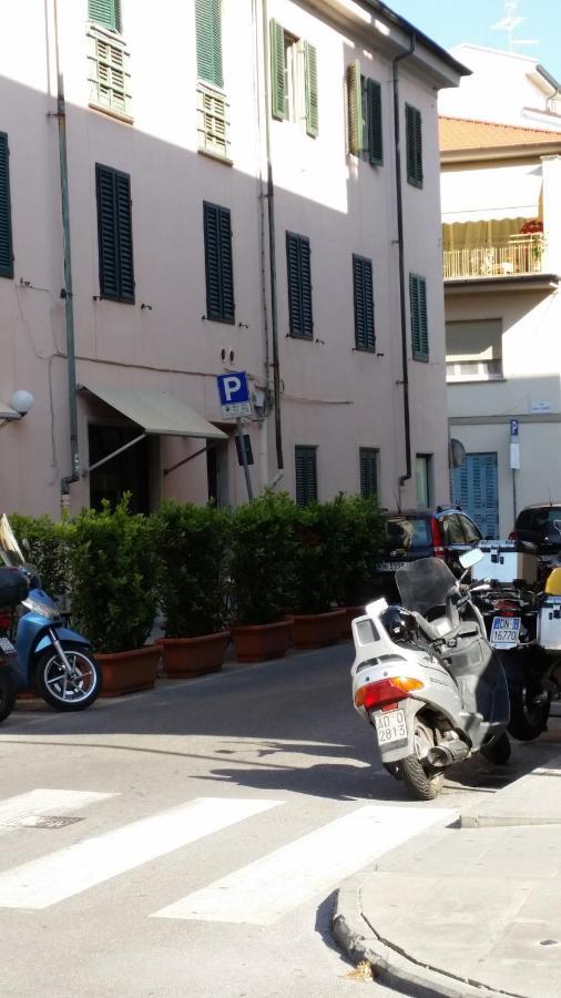 Casa Di Titta Vicino Al Mare Villa Viareggio Exterior foto